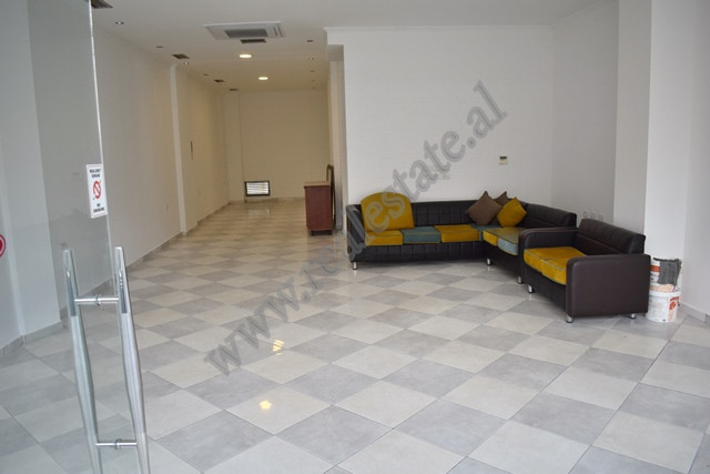 Office for rent near Pallati me Shigjeta&nbsp;in Tirana.
The office is located on the first floor o